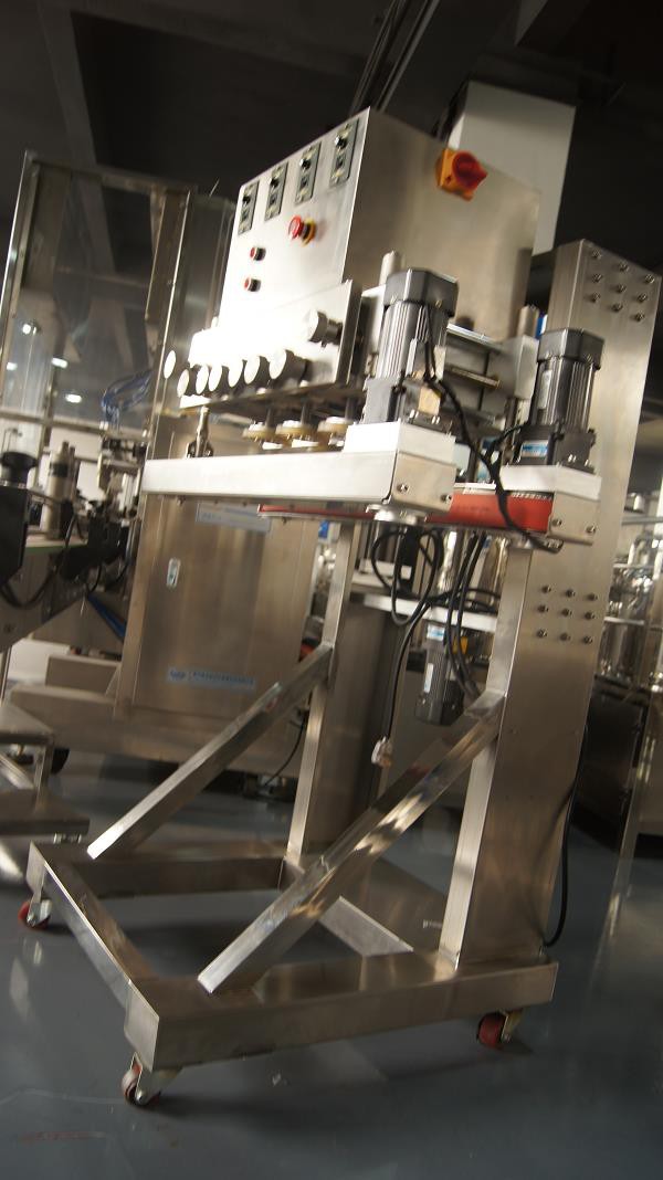 Six Rollers High Speed Capacity Automatic Plastic Caps Capping Machine